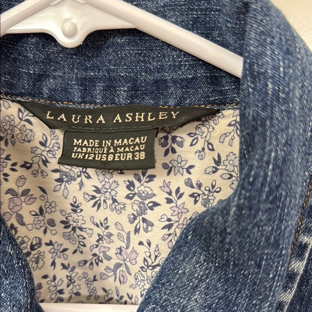 LAURA ASHLEY vintage Denim Blue Short Shirt - Picture 10 of 10